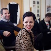 Režisér a produkční - v dobré náladě.